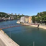 Vue Sur L'eau Daire *