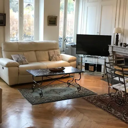 Vue Sur L'eau Apartment *