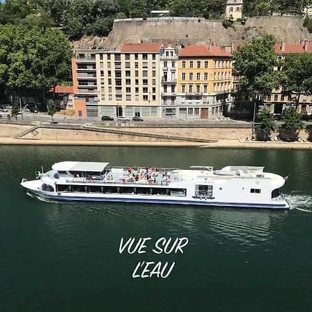 Vue Sur L'eau *