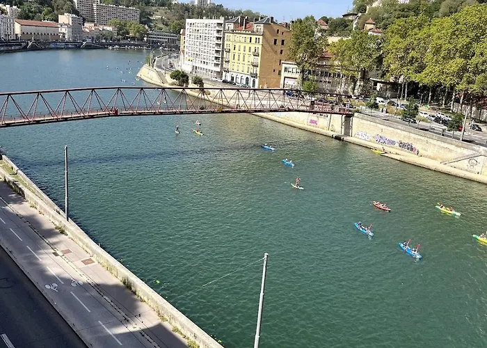 Vue Sur L'eau Lyon