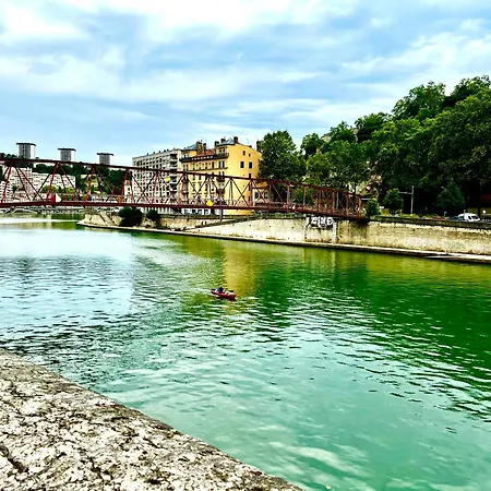 Vue Sur L'eau * 里昂