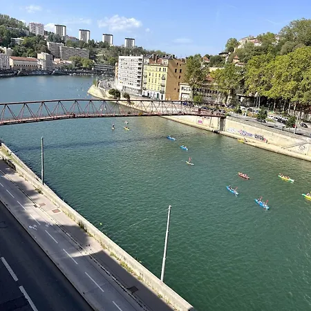 Vue Sur L'eau Lyon