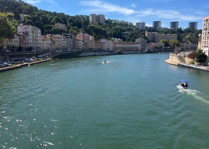 Apartment Vue Sur L'eau Lyon